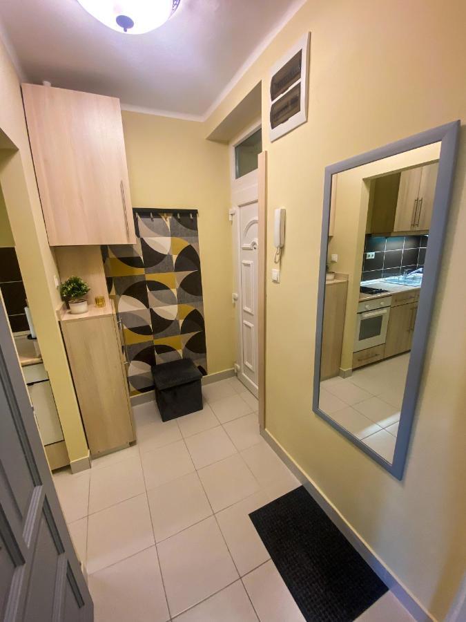Fresh Smartly Designed Studio Flat & Sunny Balcony Budapest Kültér fotó